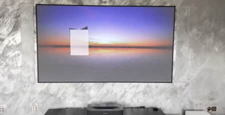 Laserski televizor pri dnevni svetlobi Daylight Extreme
