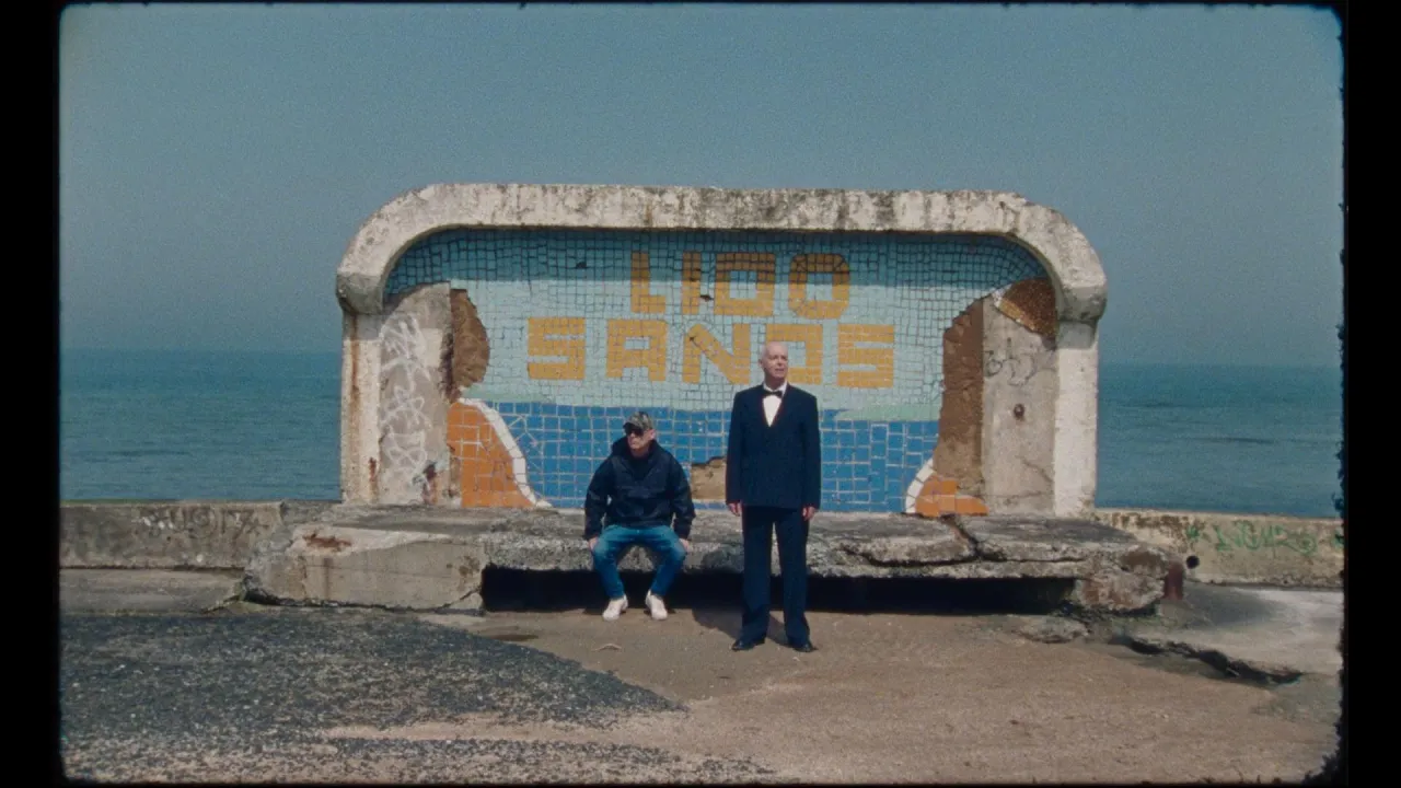 YouTube-Video abspielen: Pet Shop Boys - A new bohemia (Official Video)
